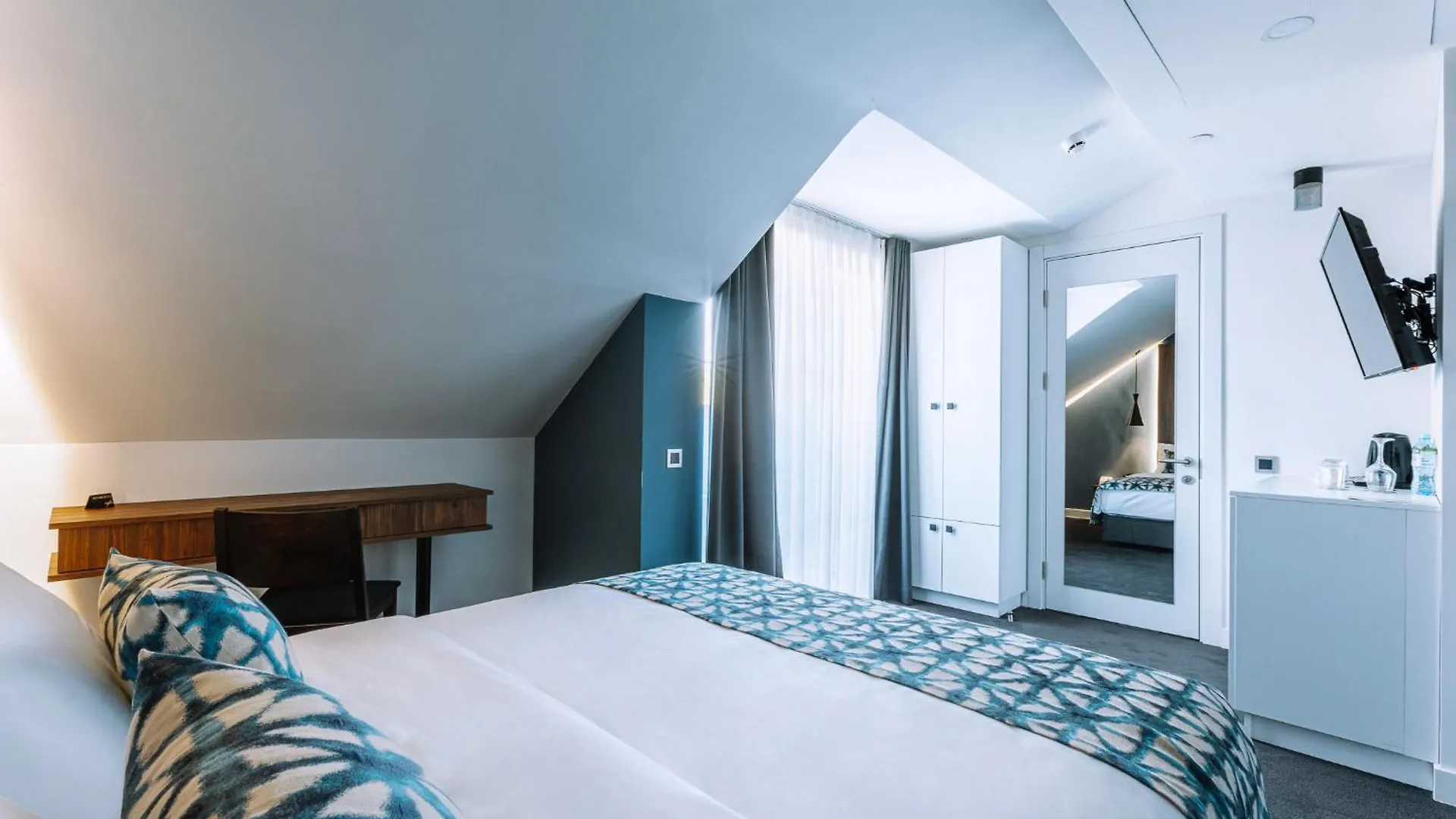 Hotel Twenties Tbilisi - Stay & Dine